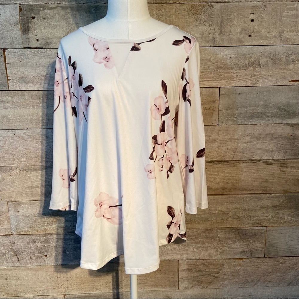 Cleo women’s rear zip floral pullover blouse tunic in size medium